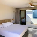 Luxe Penthouse With Rooftop Pool And Grill