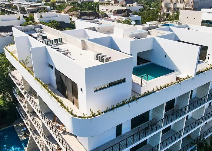 Luxe Penthouse With Rooftop Pool And Grill
