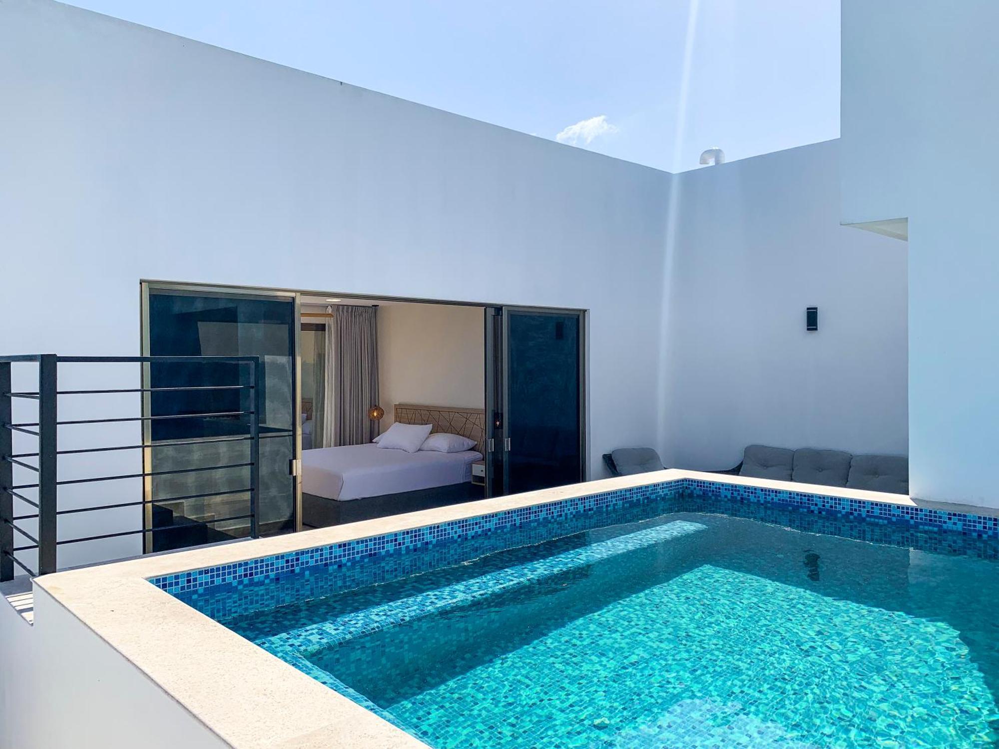 Apartment Luxe Penthouse With Rooftop Pool And Grill